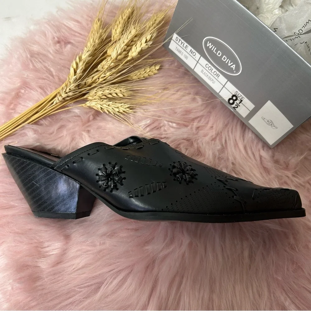Wild Diva Western Slide On Black Mules - Picture 5 of 5